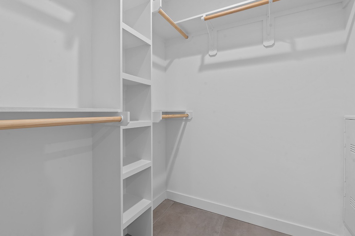 84 East Avenue, Unit 3404 Austin, TX 78701 - Photo 20 of 40 a view of walk in closet with empty racks