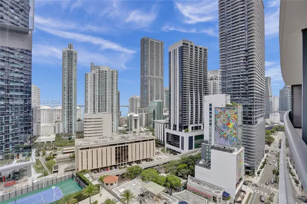 $5,900 | 45 Southwest 9th Street, Unit 2001, Miami, FL 33130
