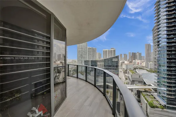 $5,900 | 45 Southwest 9th Street, Unit 2001, Miami, FL 33130