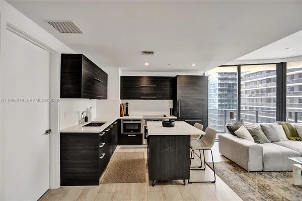 $5,900 | 45 Southwest 9th Street, Unit 2001, Miami, FL 33130