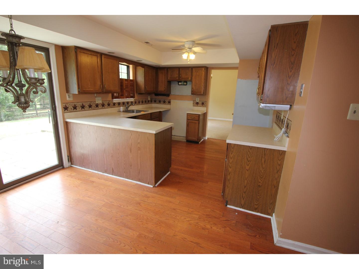 1141 Valley Road Warminster, PA 18974 - Photo 8 of 19 Gallery Image 8