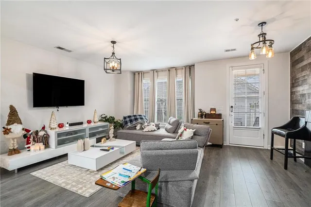 $399,999 | 6084 Holly Park Lane Southeast, Mableton, GA 30126