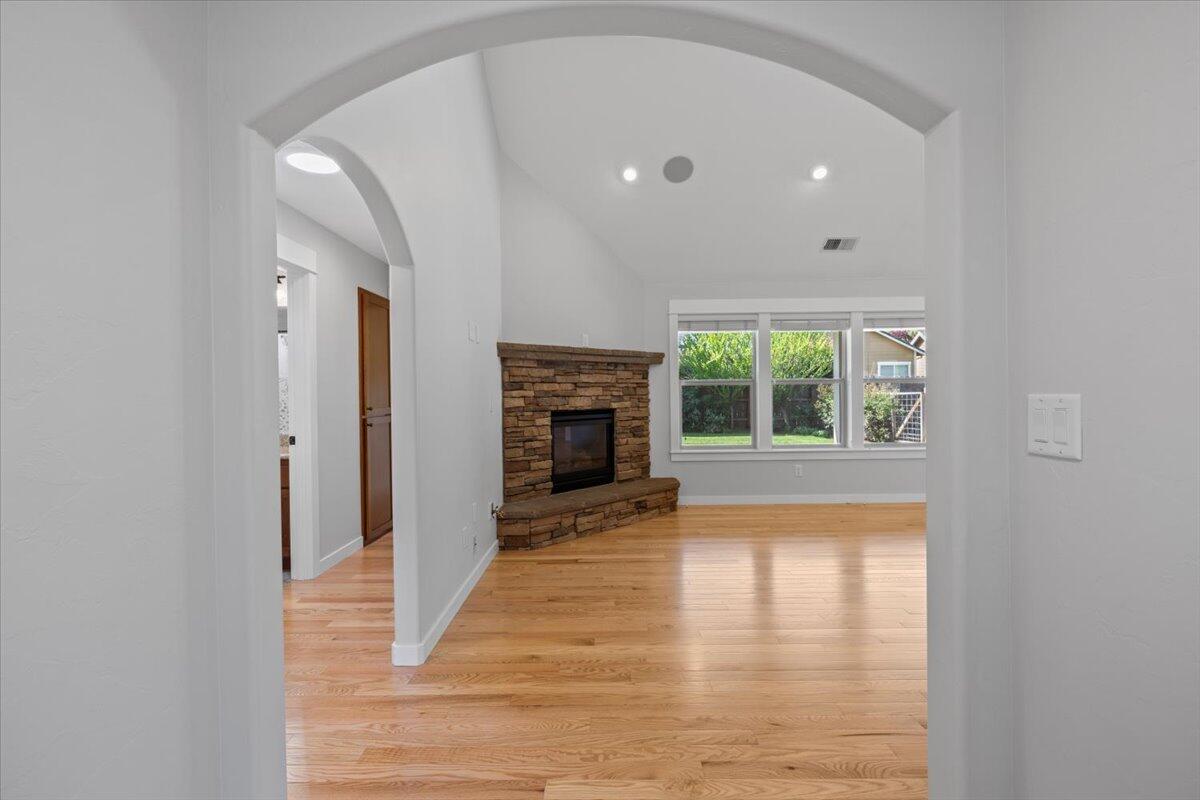 237 Echo Way Eagle Point, OR 97524 - Photo 7 of 31 8
