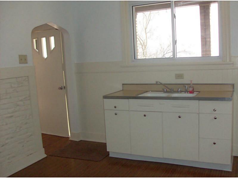 17 Ravine Street Pittsburgh, PA 15215 - Photo 9 of 22 Kitchen.