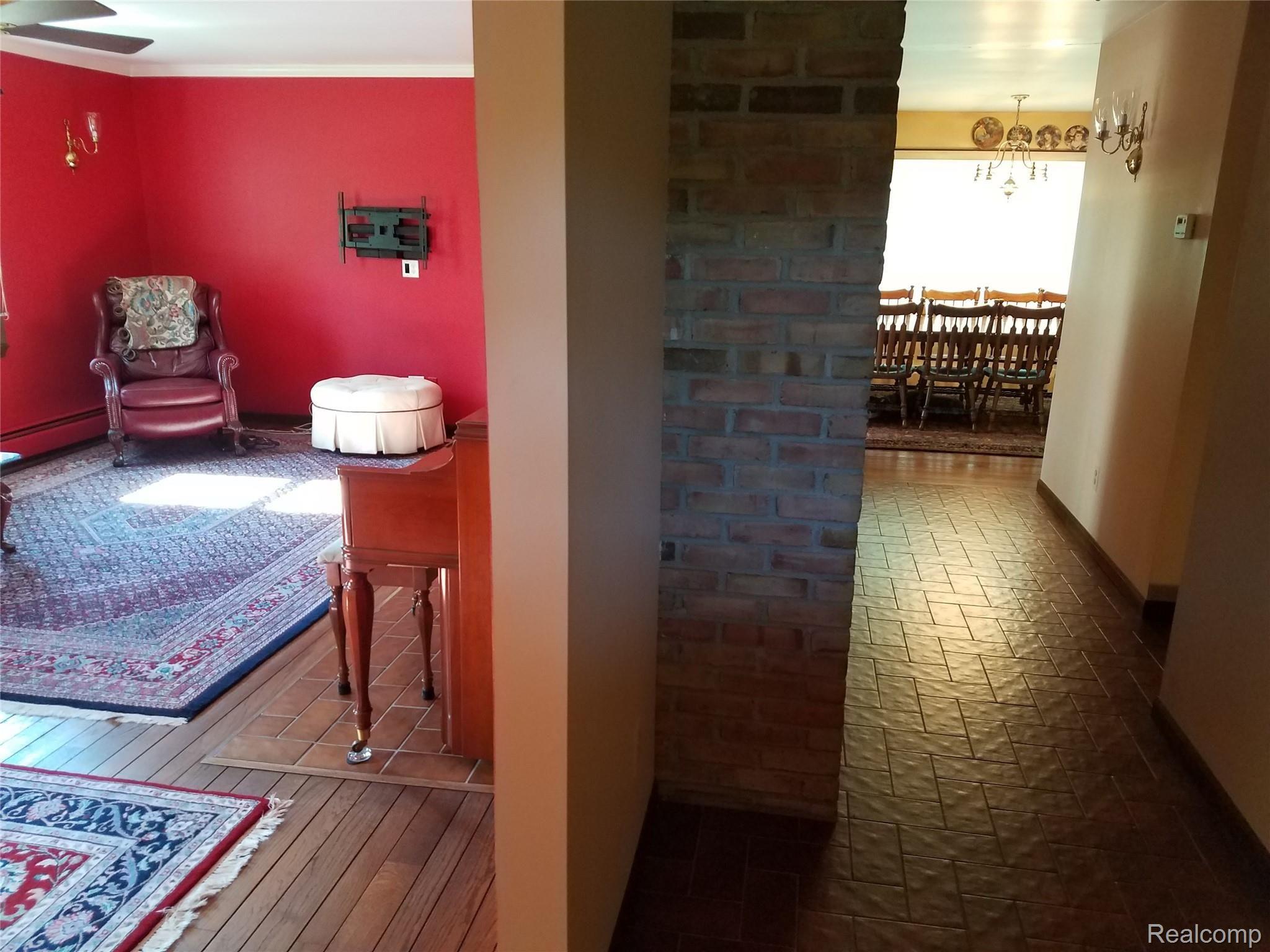 3638 Innisfree Road Howell, MI 48855 - Photo 7 of 45 Great rm hall.jpg