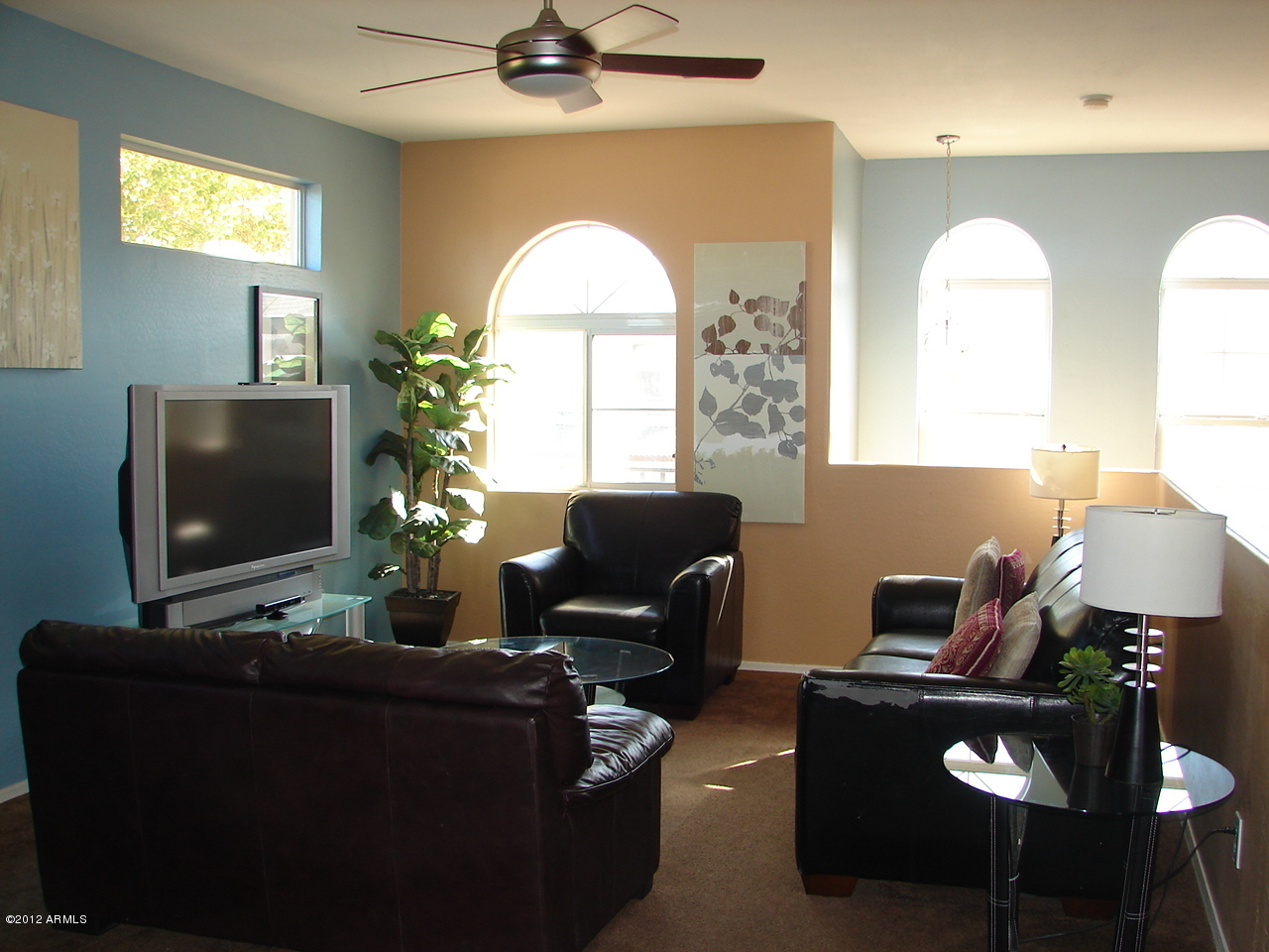 3826 West Shumway Farm Road Phoenix, AZ 85041 - Photo 20 of 27 family room 3