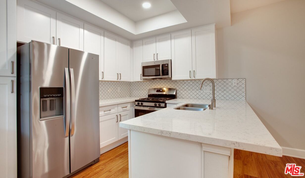 1401 Ambassador Street, Unit 111 Los Angeles, CA 90035 - Photo 2 of 15