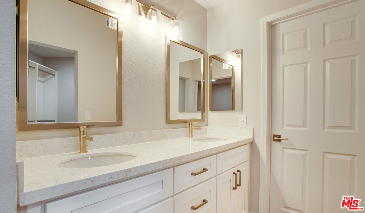 1401 Ambassador Street, Unit 111 Los Angeles, CA 90035 - Photo 3 of 15