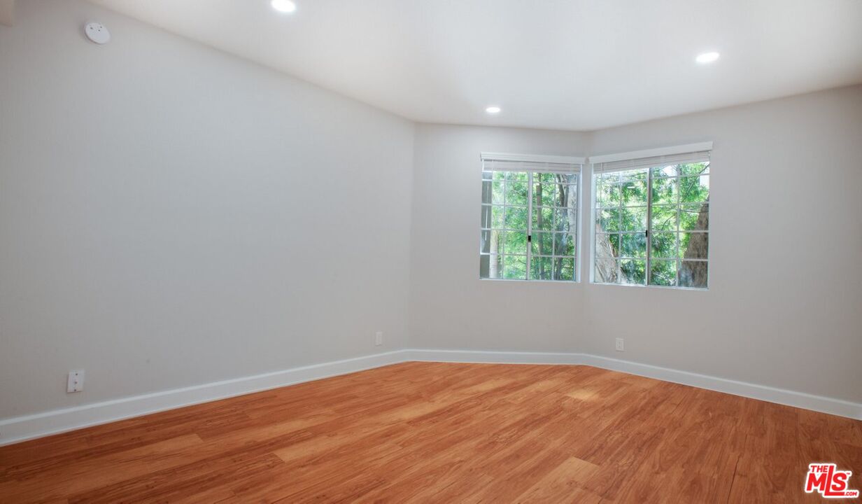 1401 Ambassador Street, Unit 111 Los Angeles, CA 90035 - Photo 4 of 15