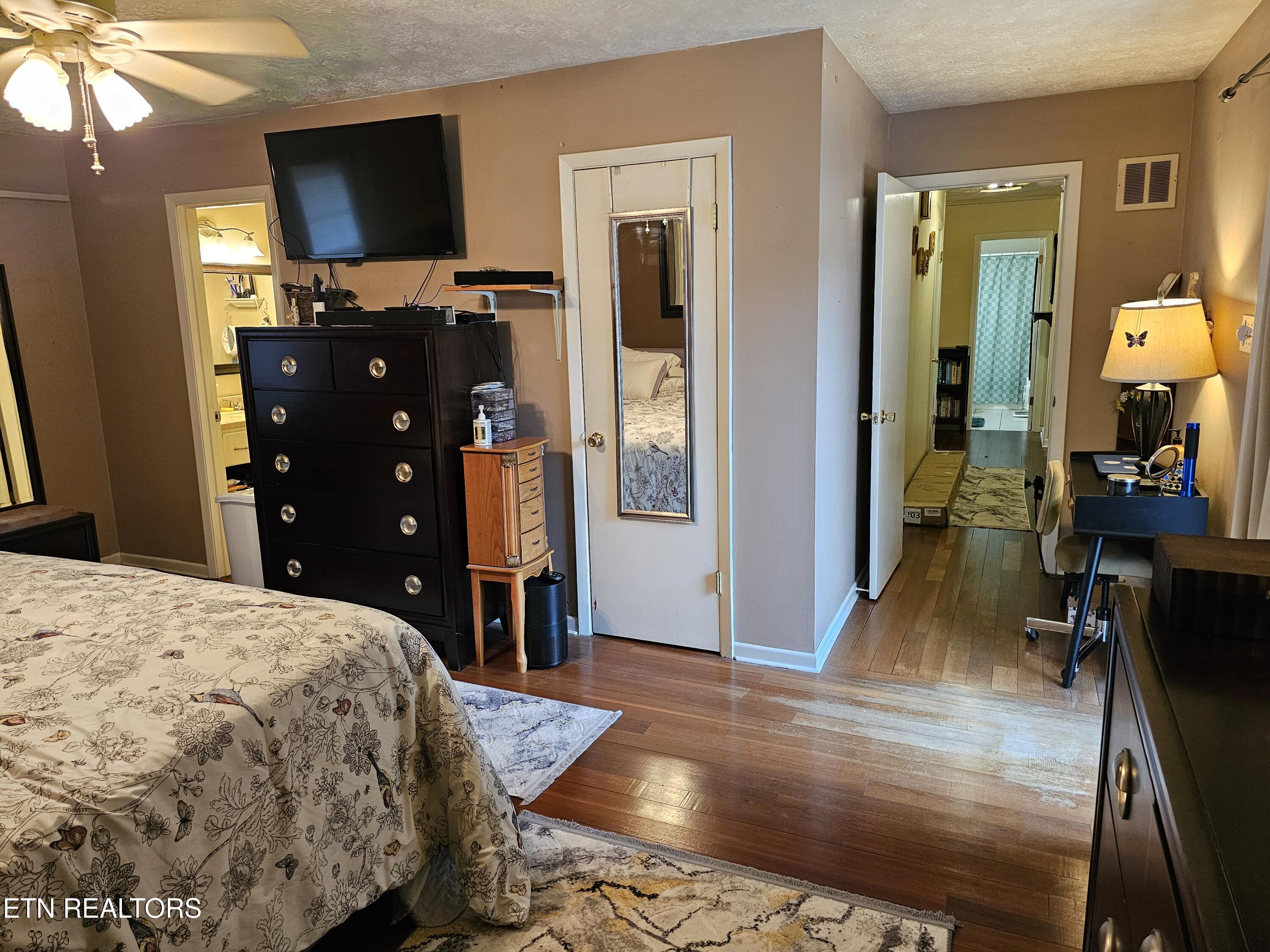 7244 Evanel Way Powell, TN 37849 - Photo 12 of 25 Primary Bedroom - Desk Area