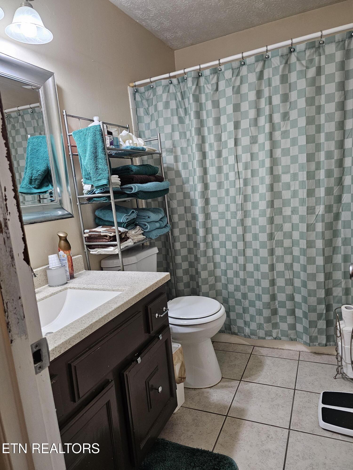 7244 Evanel Way Powell, TN 37849 - Photo 16 of 25 Bathroom 2 - 7244 Evanel Way