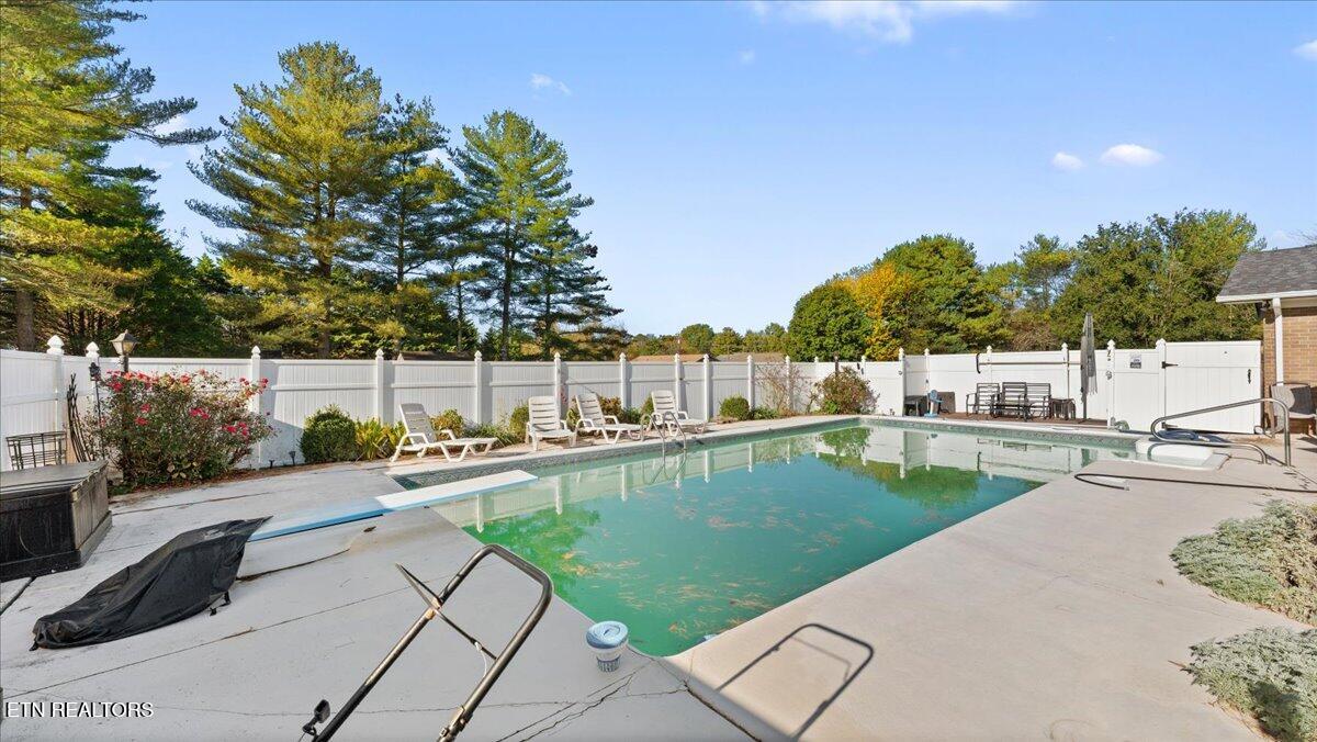 7244 Evanel Way Powell, TN 37849 - Photo 19 of 25 24-Patio