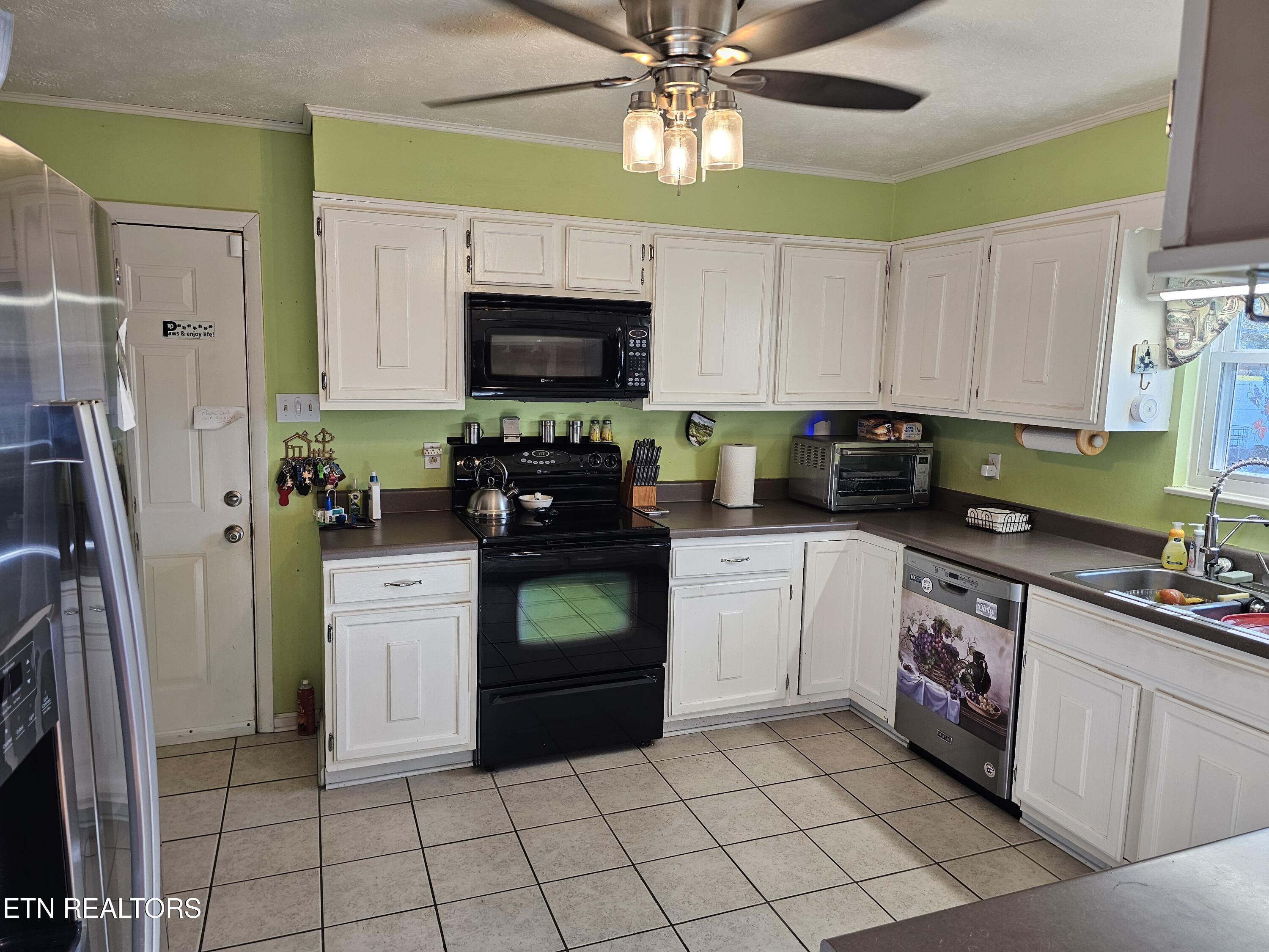 7244 Evanel Way Powell, TN 37849 - Photo 7 of 25 Kitchen- 7244 Evanel Way