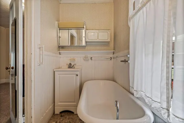 $330,000 | 9 Willow Street, Auburn, ME 04210