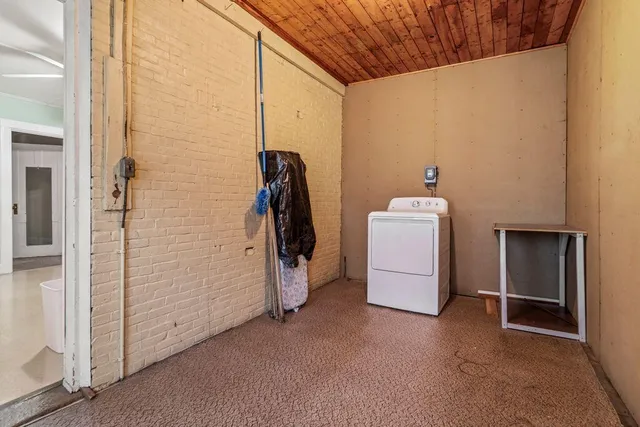 $330,000 | 9 Willow Street, Auburn, ME 04210