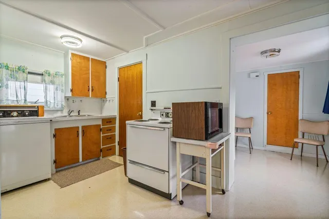 $330,000 | 9 Willow Street, Auburn, ME 04210