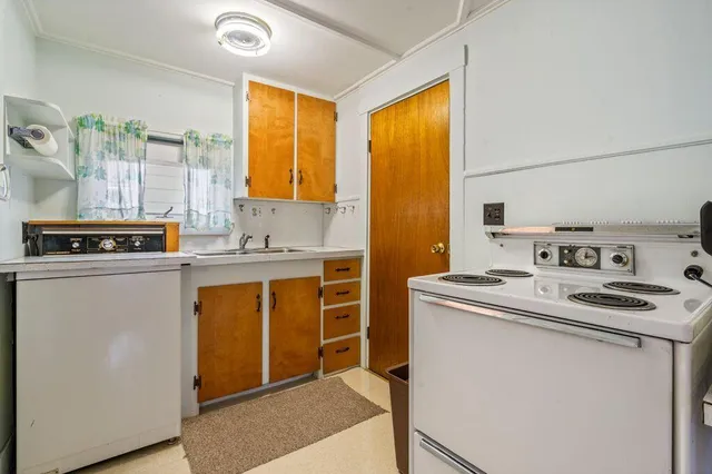 $330,000 | 9 Willow Street, Auburn, ME 04210