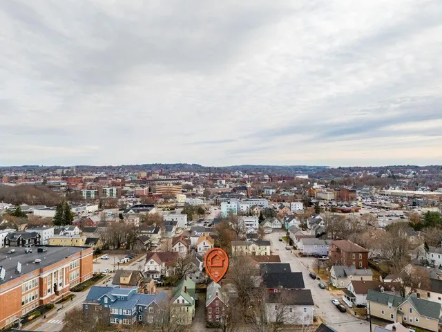 $330,000 | 9 Willow Street, Auburn, ME 04210