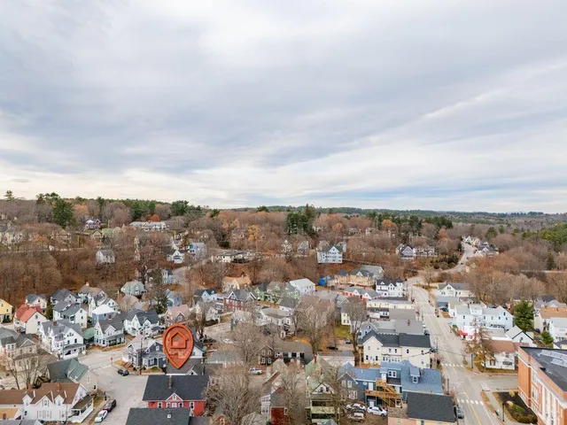 $330,000 | 9 Willow Street, Auburn, ME 04210