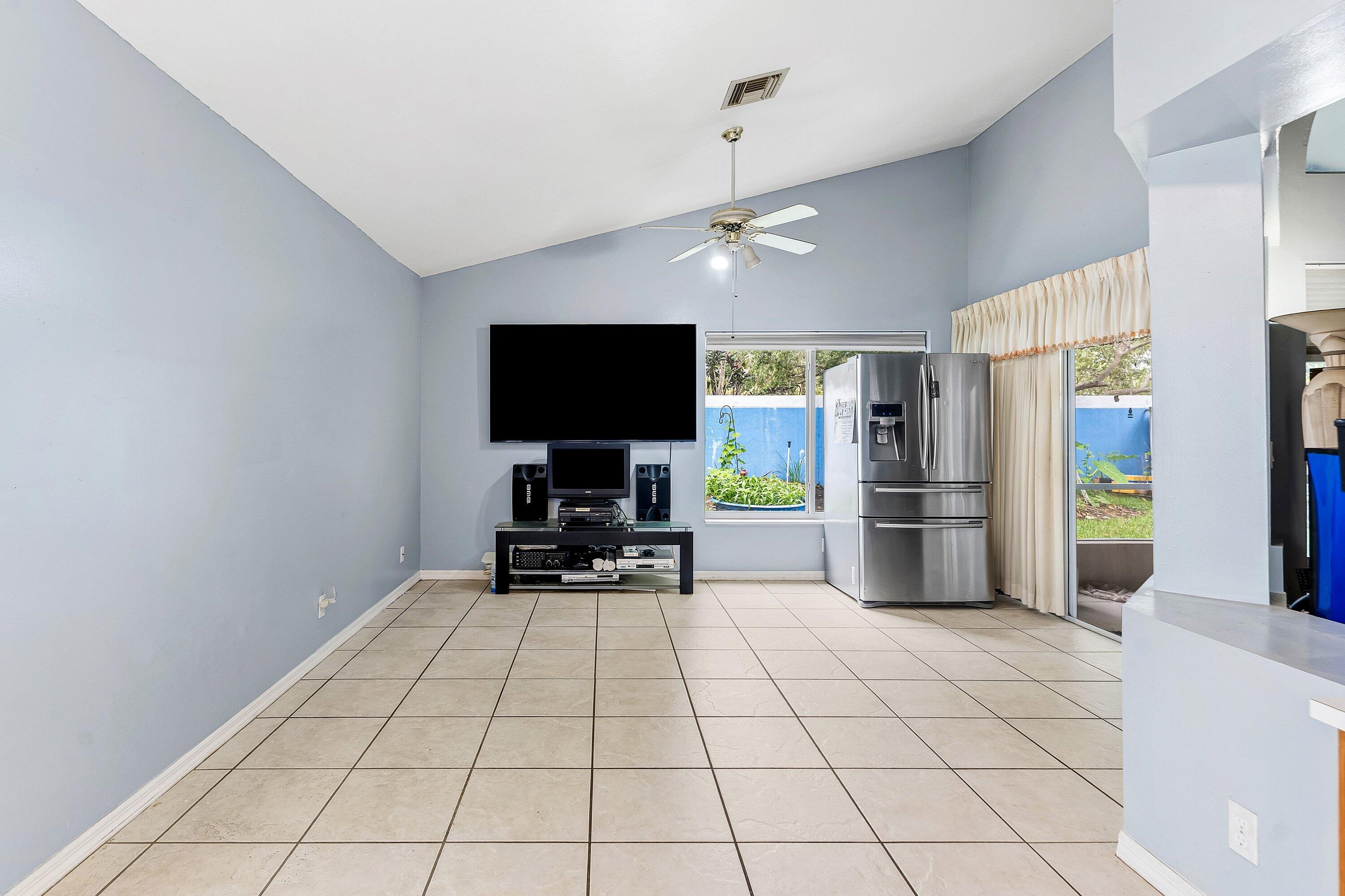 143 St Michaels Court Jupiter, FL 33458 - Photo 12 of 27 Living Space