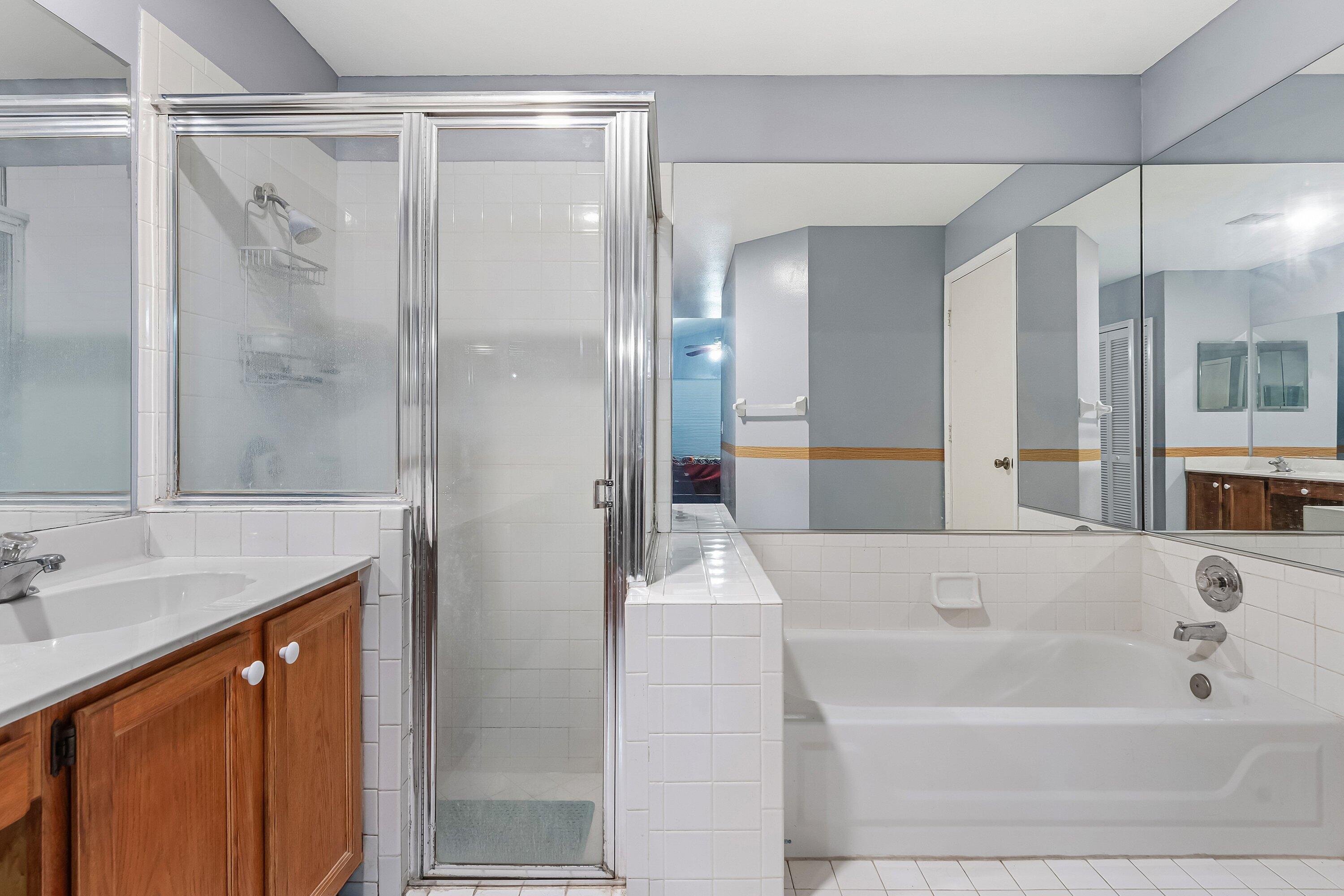 143 St Michaels Court Jupiter, FL 33458 - Photo 15 of 27 Separate Shower & Separate Tub