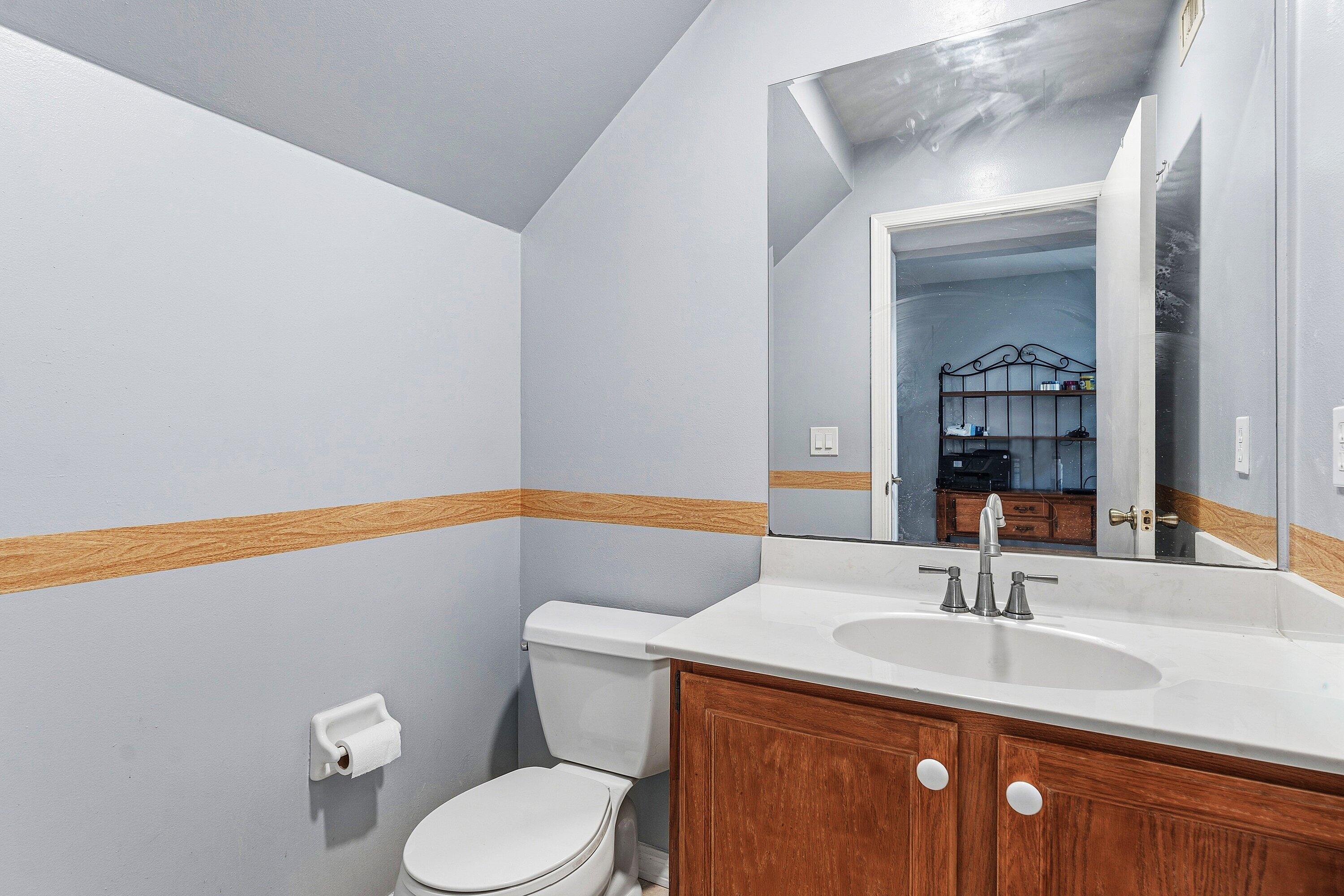 143 St Michaels Court Jupiter, FL 33458 - Photo 16 of 27 1st Floor Half Bathroom