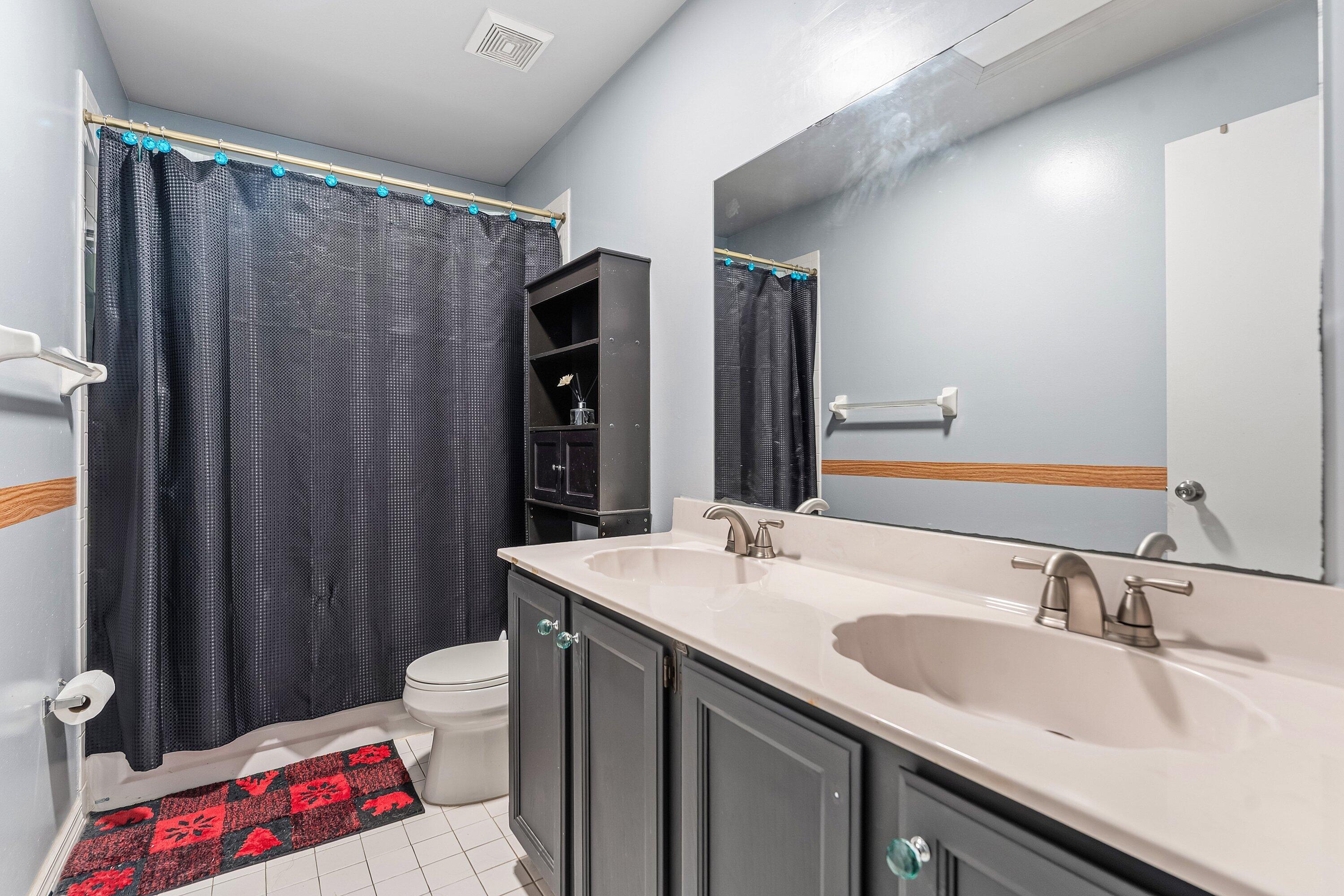143 St Michaels Court Jupiter, FL 33458 - Photo 19 of 27 Upstairs Bathroom #1
