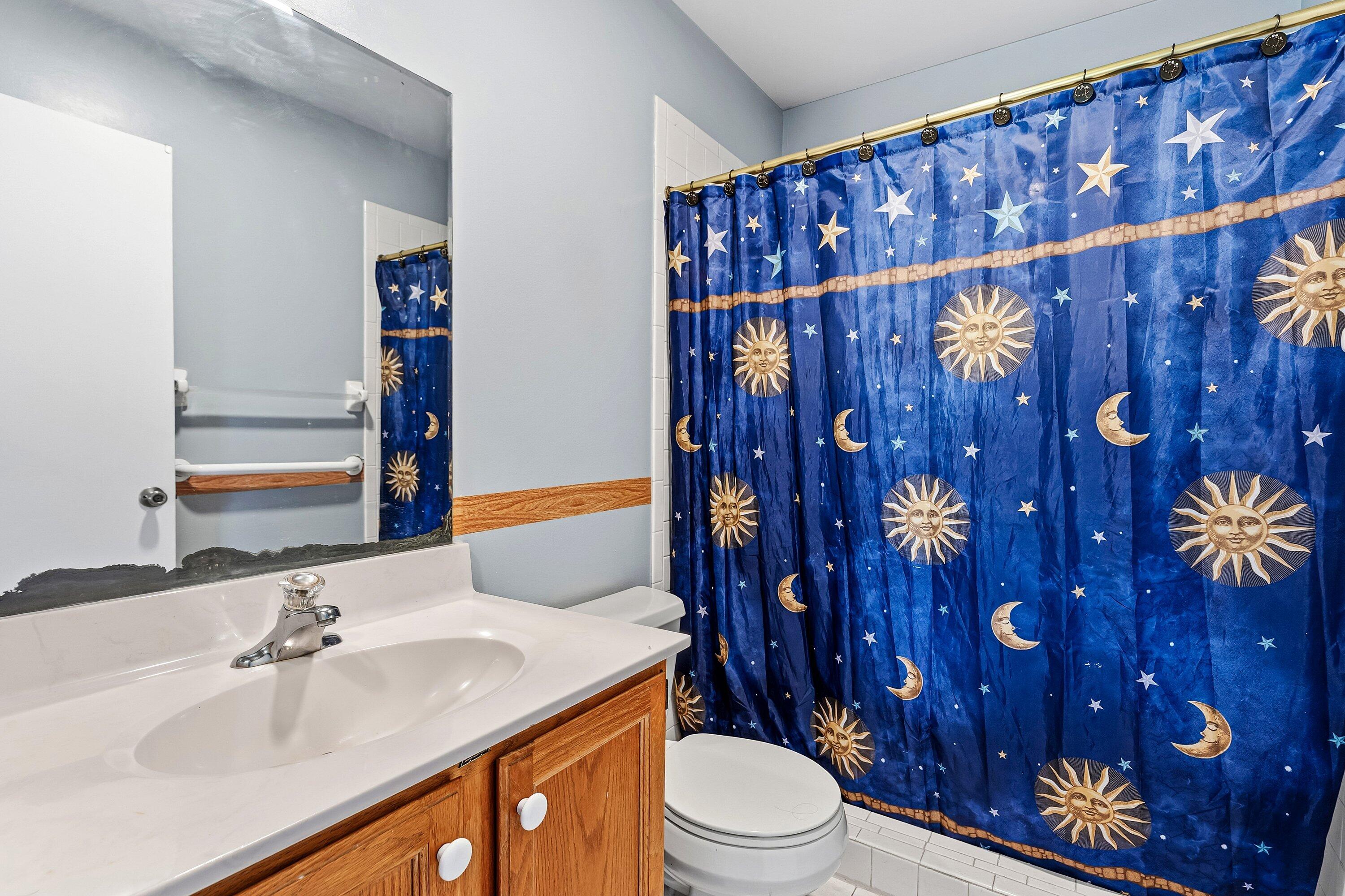 143 St Michaels Court Jupiter, FL 33458 - Photo 21 of 27 Upstairs Bathroom #1