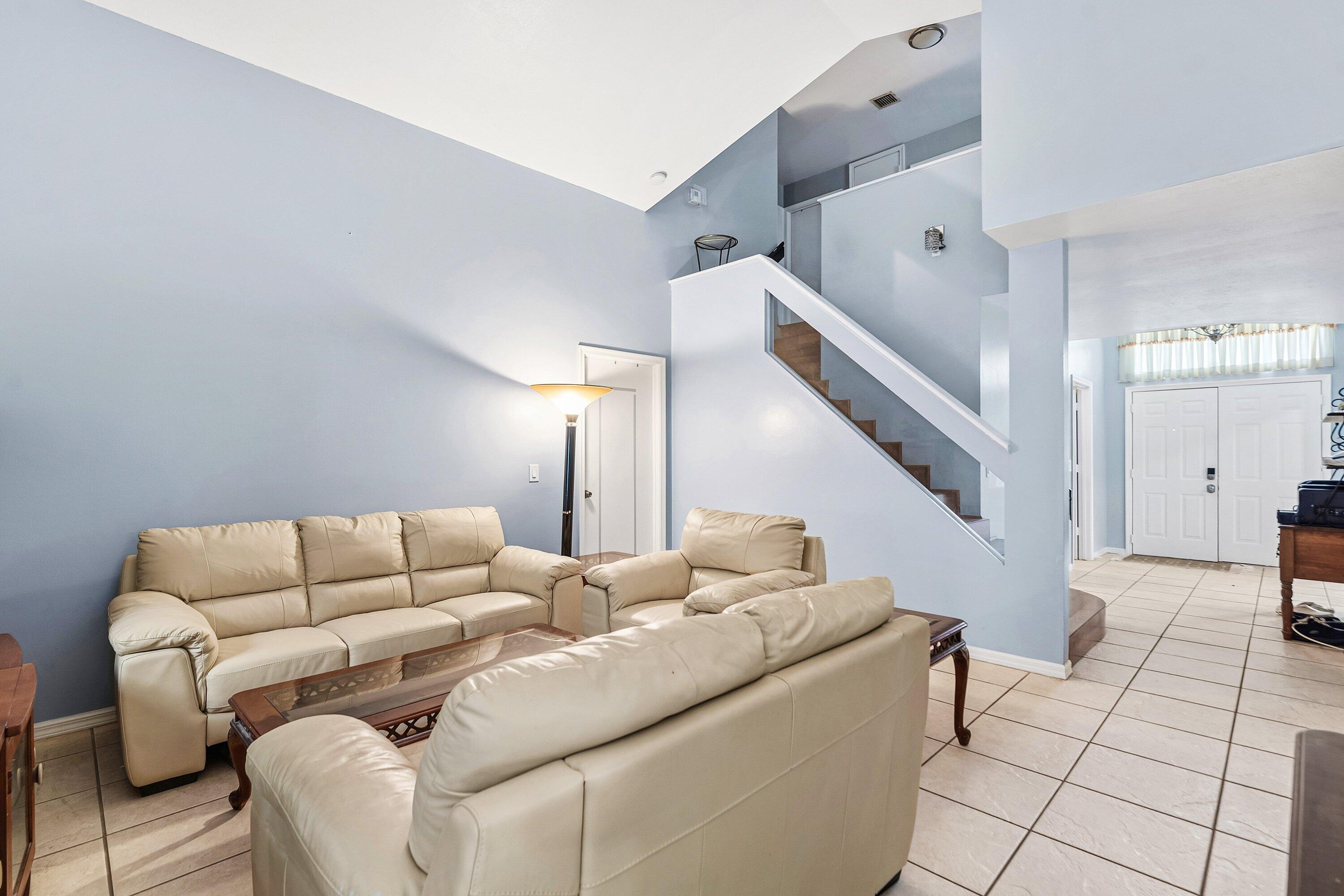 143 St Michaels Court Jupiter, FL 33458 - Photo 7 of 27 2-story
