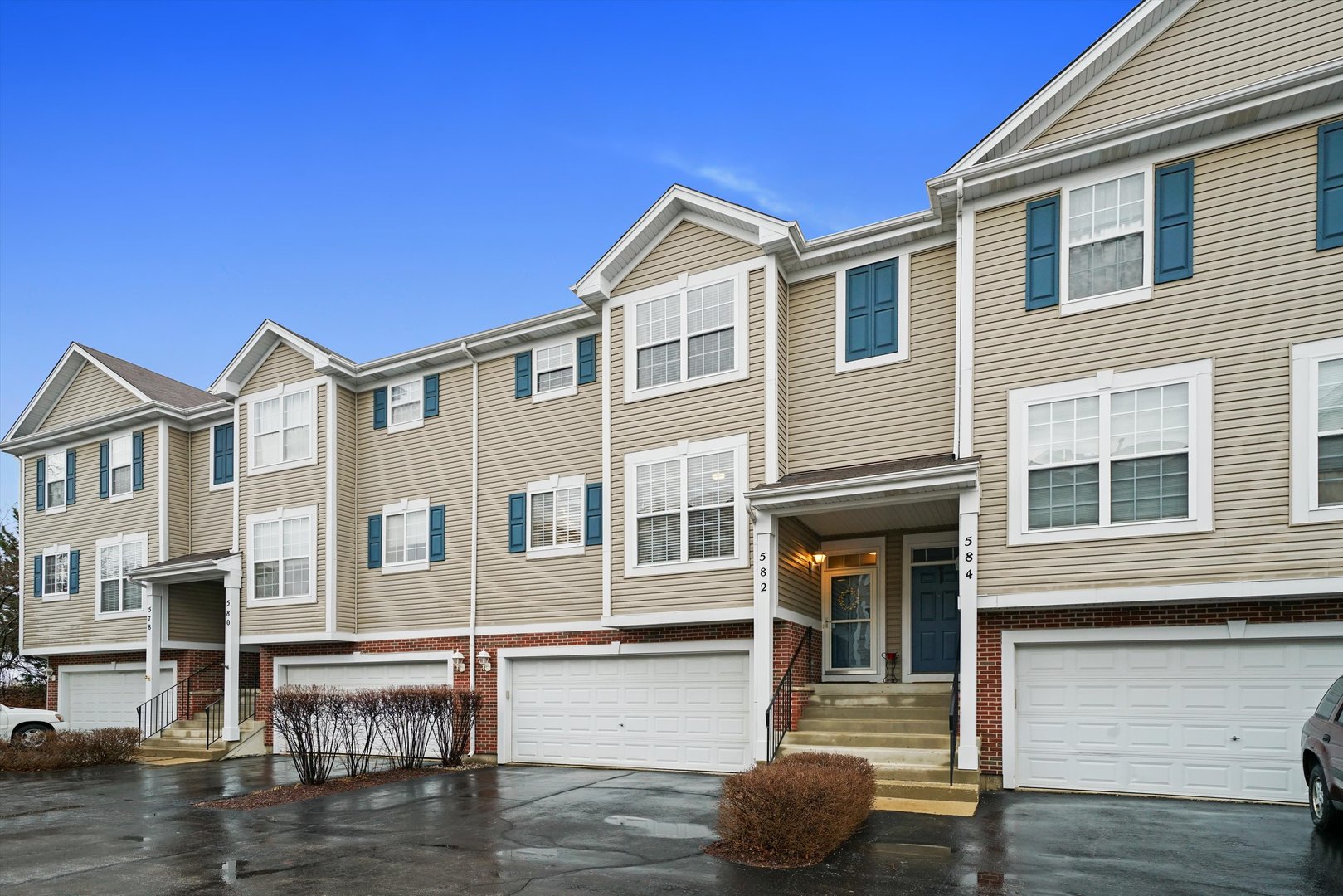 582 Declaration Lane Aurora, IL 60502 - Photo 2 of 29