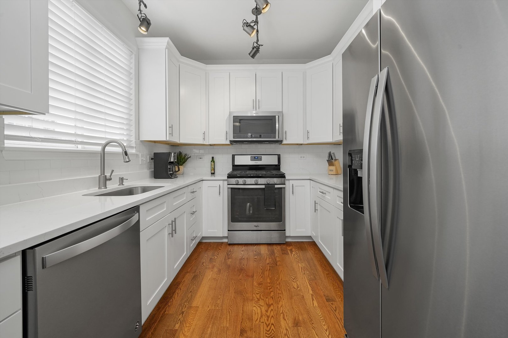 582 Declaration Lane Aurora, IL 60502 - Photo 3 of 29