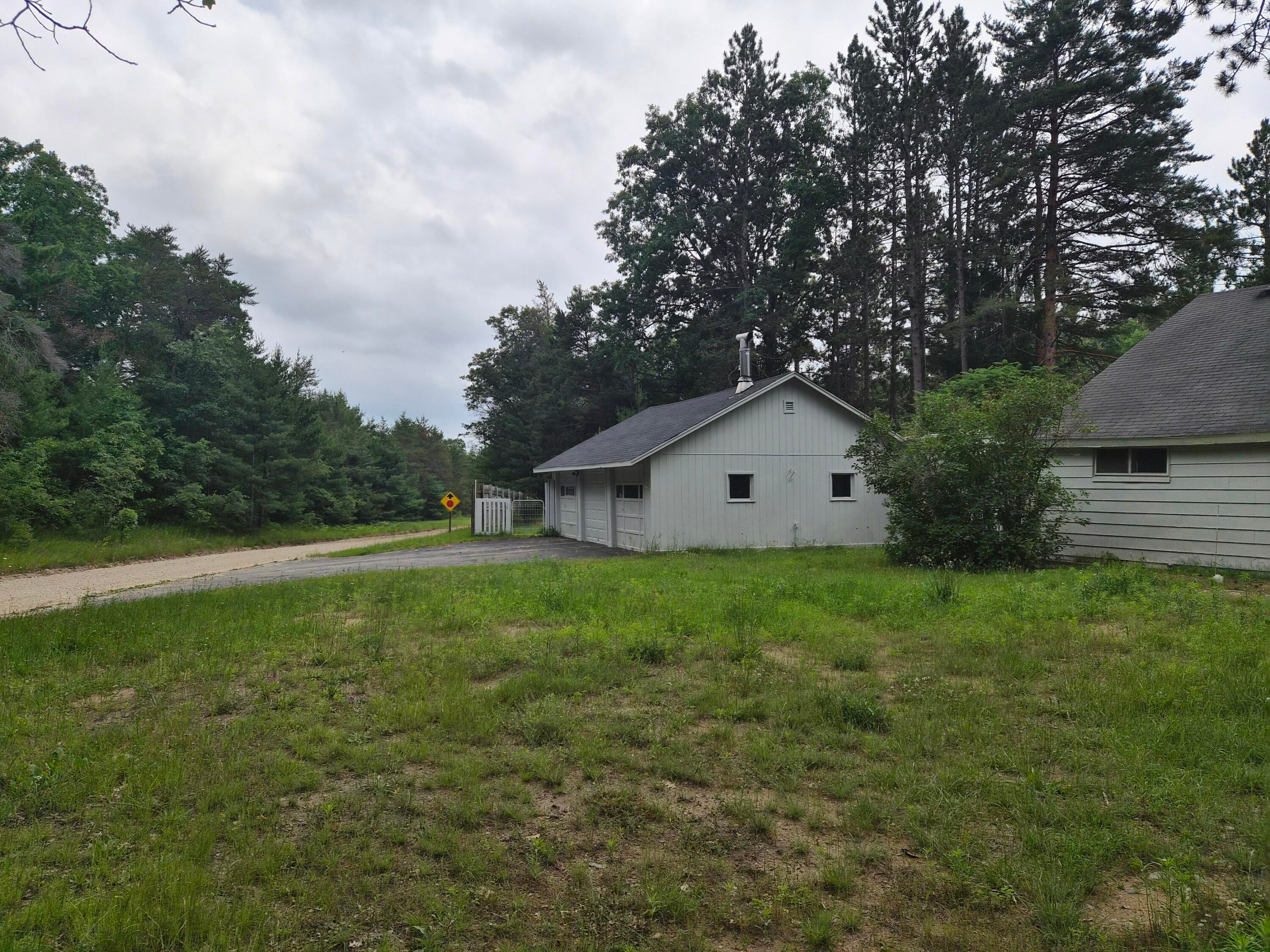 10831 South Grayling Road Roscommon, MI 48653 - Photo 15 of 168 Gallery Image 15