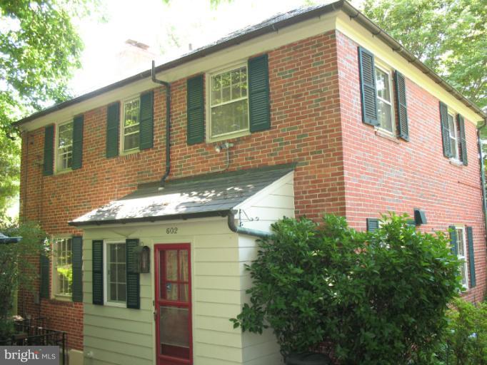 602 Coventry Road Towson, MD 21286 - Photo 17 of 28 a front view of a house with a garden