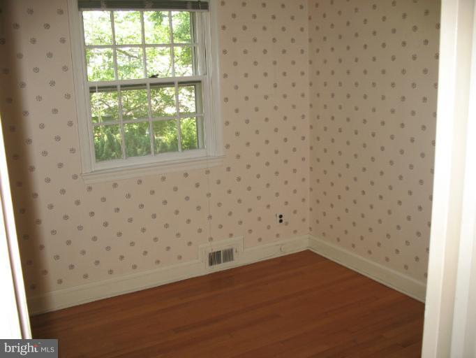 602 Coventry Road Towson, MD 21286 - Photo 21 of 28 a view of a small space