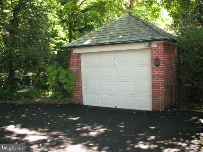 602 Coventry Road Towson, MD 21286 - Photo 25 of 28 a backyard of a house