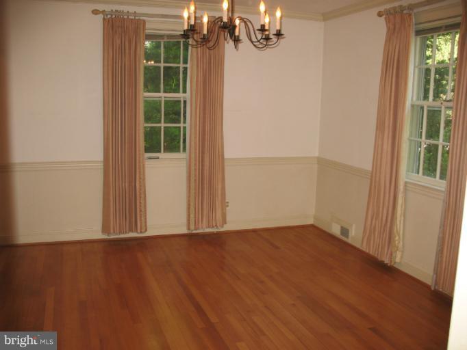 602 Coventry Road Towson, MD 21286 - Photo 6 of 28 en empty room with windows and entrance