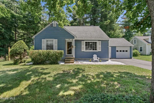 $289,000 | 7 Pinewood Road, Guilderland, NY 12084