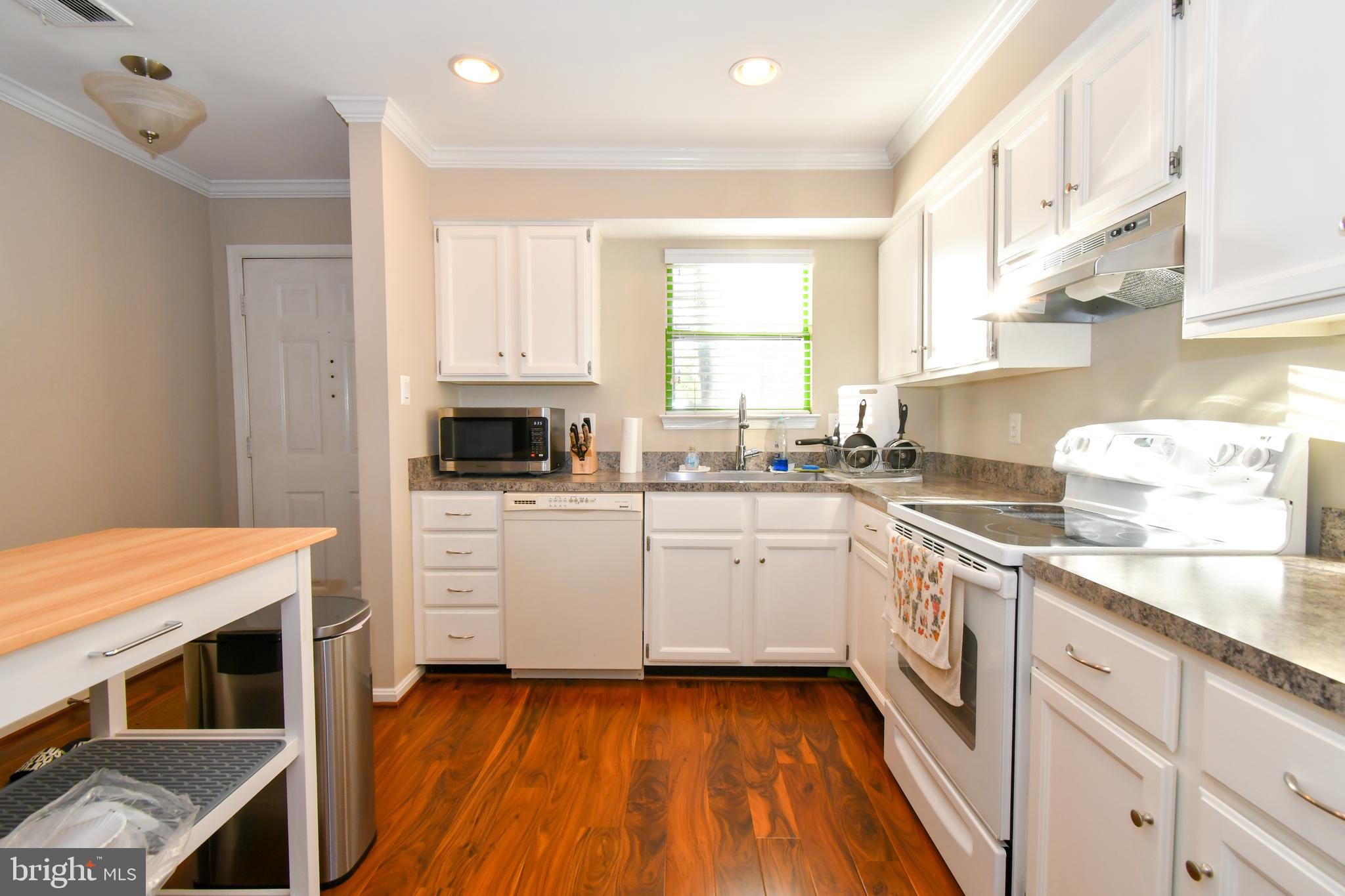 9915 Sugarwood Court Manassas, VA 20110 - Photo 4 of 14