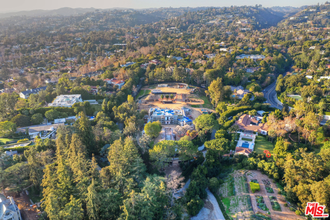 10281 Charing Cross Road, Los Angeles, CA 90024 Compass