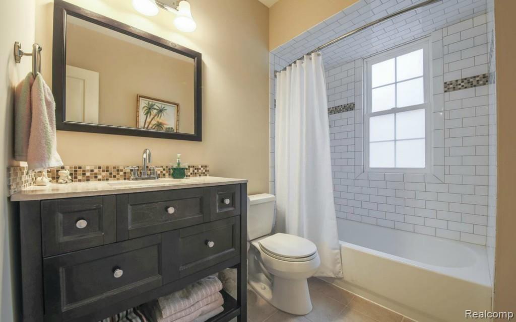 667 Washington Road Grosse Pointe, MI 48230 - Photo 15 of 29 15-photo-web-1680x1050-167284.jpg