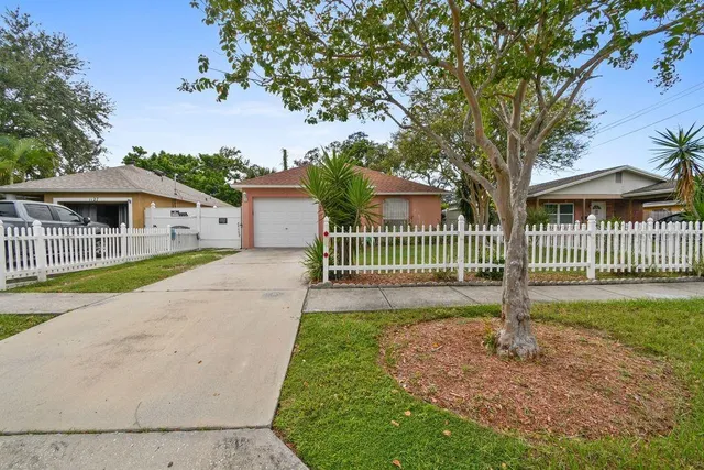 $349,999 | 1125 40th Street South, St. Petersburg, FL 33711