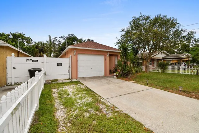 $349,999 | 1125 40th Street South, St. Petersburg, FL 33711
