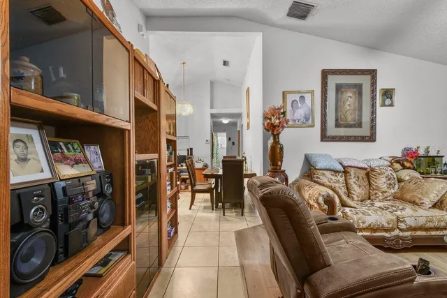 $349,999 | 1125 40th Street South, St. Petersburg, FL 33711