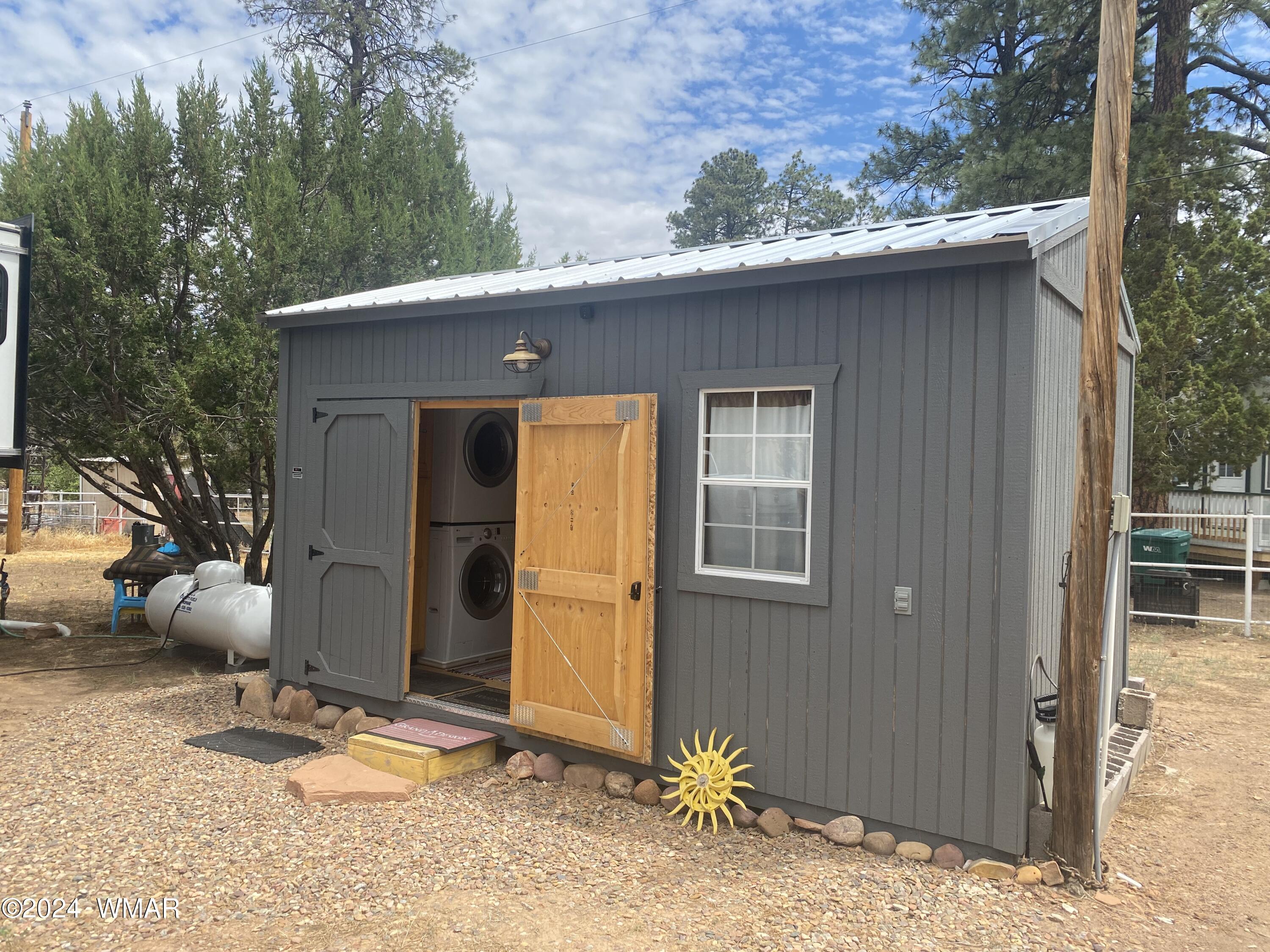 2919 Pine Rim Road Overgaard, AZ 85933 - Photo 7 of 13 a backyard of a house