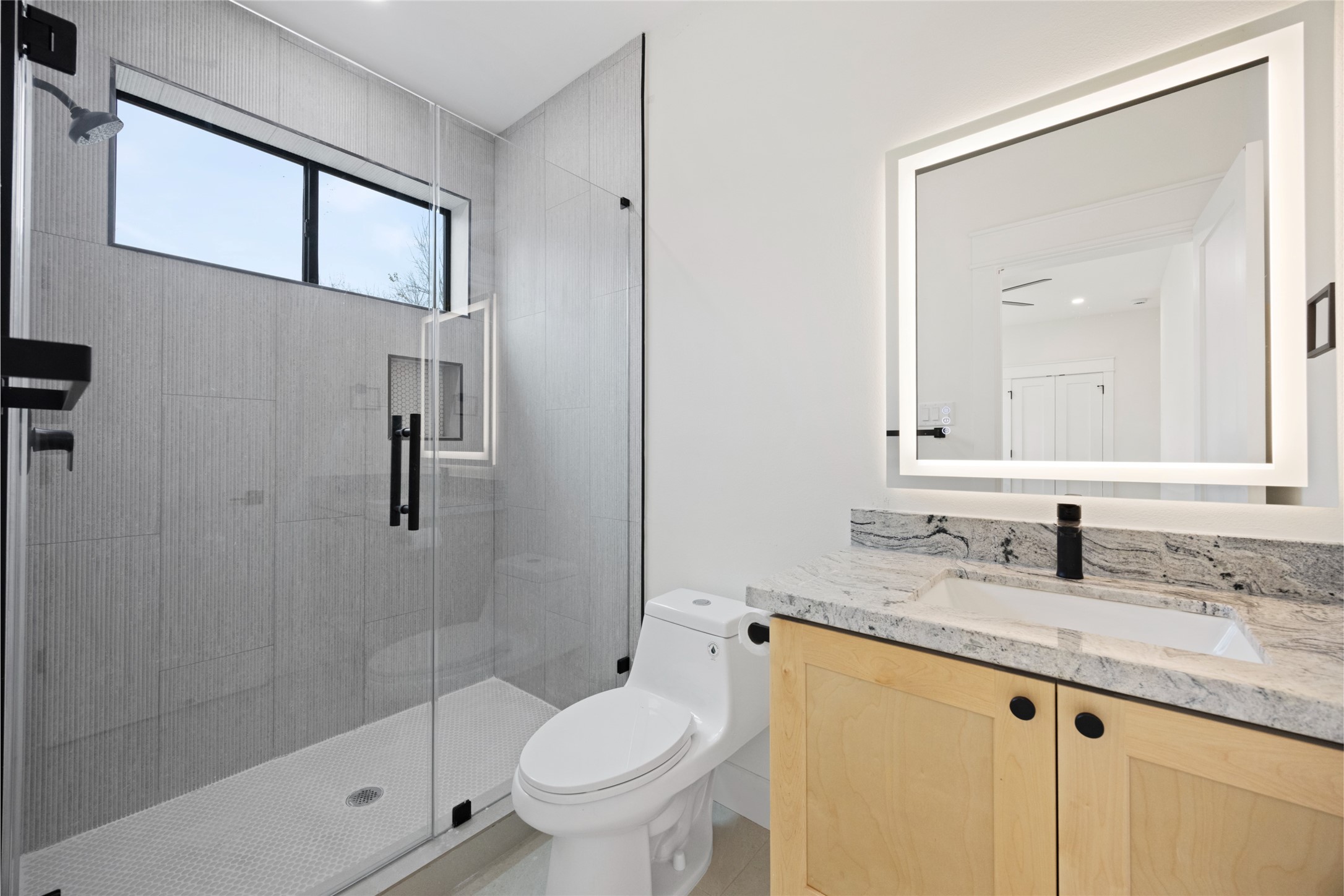 6330 Sidney Street Houston, TX 77021 - Photo 6 of 21 1st floor bath