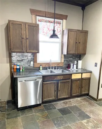 $105,000 | 327 South Elm Street, Dexter, MO 63841