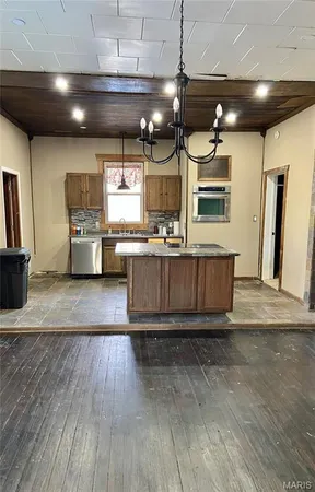 $105,000 | 327 South Elm Street, Dexter, MO 63841