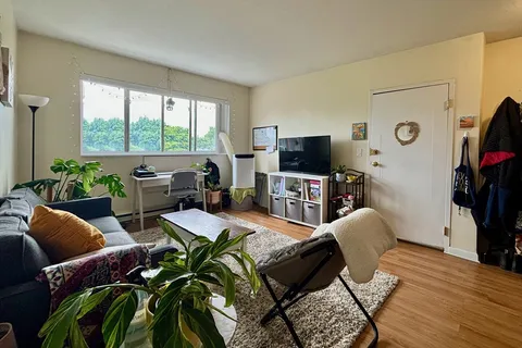 $3,200 | 256 Parker Hill Avenue, Unit 10, Boston, MA 02120