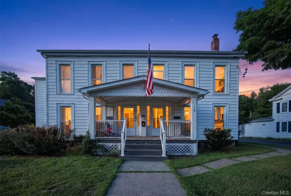 $2,300 | 10 Washington Avenue, Unit 3, Highland, NY 12528