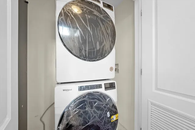 a view of a livingroom with washer and dryer